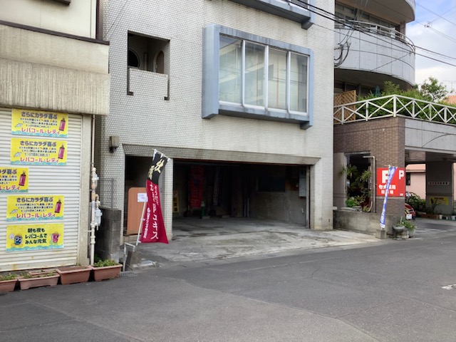 本店のお隣のビル1階が駐車場に！